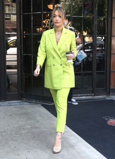 Rita Ora feet photo thumbnail