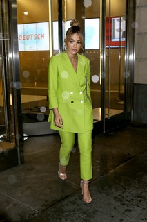 Rita Ora feet photo thumbnail