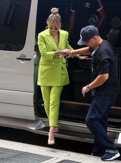 Rita Ora feet photo thumbnail