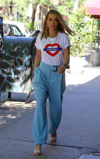 Rita Ora feet photo thumbnail
