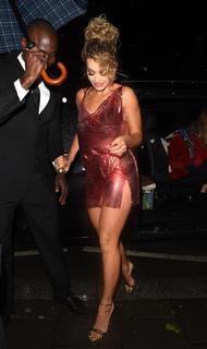 Rita Ora feet photo thumbnail