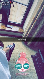 Rita Ora feet photo thumbnail