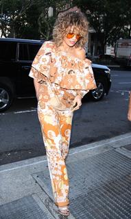 Rita Ora feet photo thumbnail