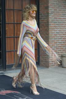 Rita Ora feet photo thumbnail