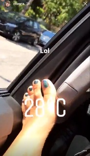 Rita Ora feet photo thumbnail
