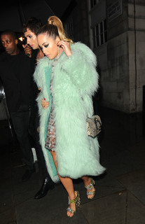 Rita Ora feet photo thumbnail