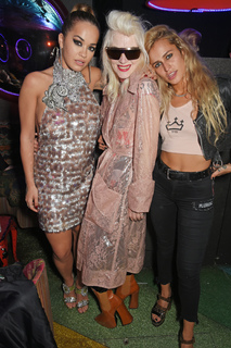 Rita Ora feet photo thumbnail