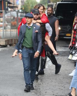 Rita Ora feet photo thumbnail