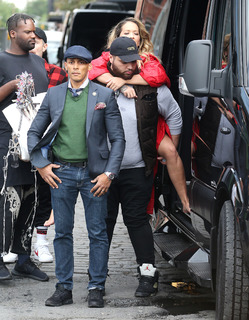 Rita Ora feet photo thumbnail