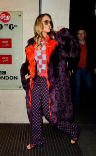 Rita Ora feet photo thumbnail