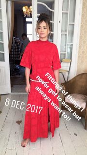 Rita Ora feet photo thumbnail