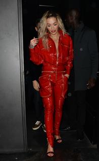 Rita Ora feet photo thumbnail