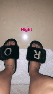 Rita Ora feet photo thumbnail