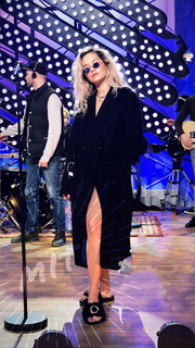 Rita Ora feet photo thumbnail