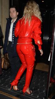 Rita Ora feet photo thumbnail
