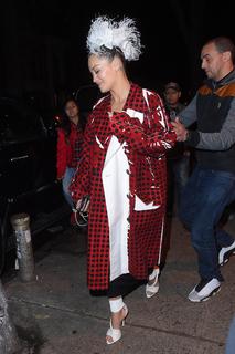 Rita Ora feet photo thumbnail