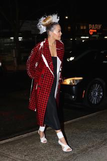 Rita Ora feet photo thumbnail