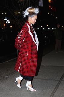 Rita Ora feet photo thumbnail