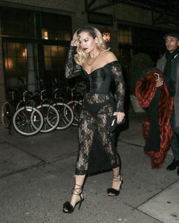 Rita Ora feet photo thumbnail