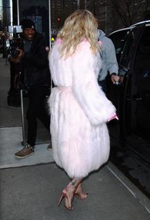 Rita Ora feet photo thumbnail
