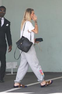 Rita Ora feet photo thumbnail