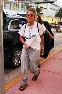 Rita Ora feet photo thumbnail