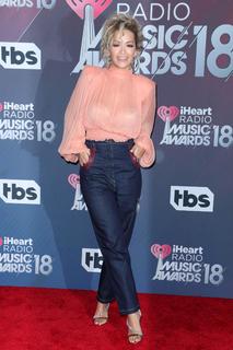 Rita Ora feet photo thumbnail