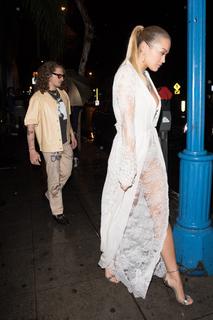Rita Ora feet photo thumbnail