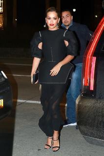 Rita Ora feet photo thumbnail