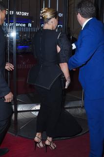 Rita Ora feet photo thumbnail
