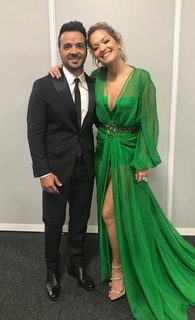 Rita Ora feet photo thumbnail