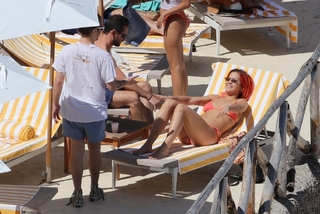 Rita Ora feet photo thumbnail