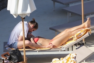 Rita Ora feet photo thumbnail