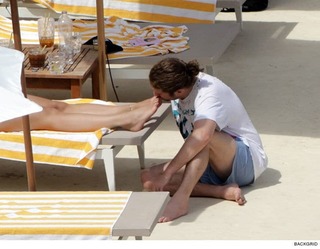 Rita Ora feet photo thumbnail