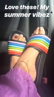 Rita Ora feet photo thumbnail