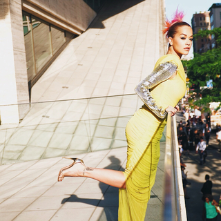Rita Ora feet photo thumbnail