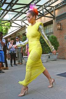 Rita Ora feet photo thumbnail