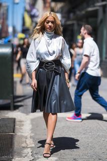 Rita Ora feet photo thumbnail