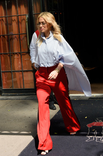Rita Ora feet photo thumbnail