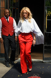 Rita Ora feet photo thumbnail