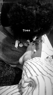 Rita Ora feet photo thumbnail