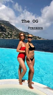 Rita Ora feet photo thumbnail