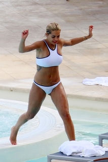 Rita Ora feet photo thumbnail