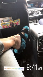 Rita Ora feet photo thumbnail