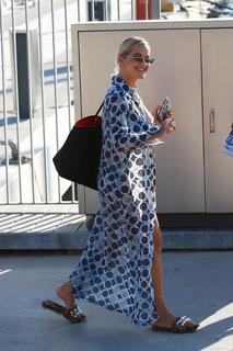 Rita Ora feet photo thumbnail