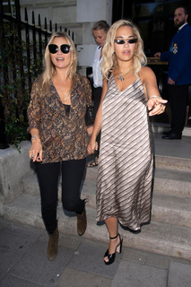 Rita Ora feet photo thumbnail