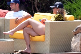 Rita Ora feet photo thumbnail