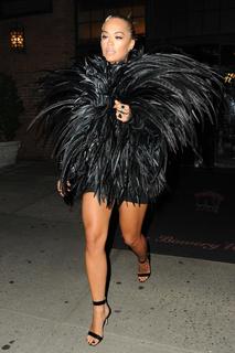 Rita Ora feet photo thumbnail