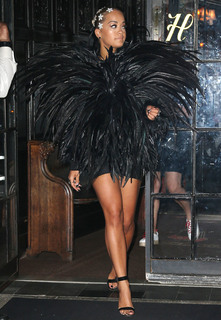 Rita Ora feet photo thumbnail