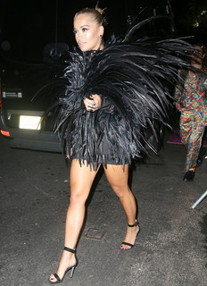 Rita Ora feet photo thumbnail